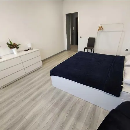 2 Separate Bedrooms شقة