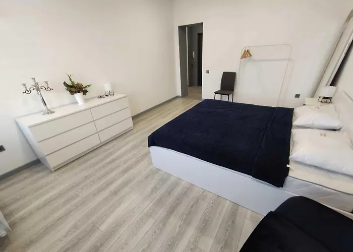 2 Separate Bedrooms Апартаменти